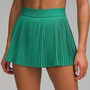 Beautiful Kelly Green Pleated Lululemon Tennis Skirt